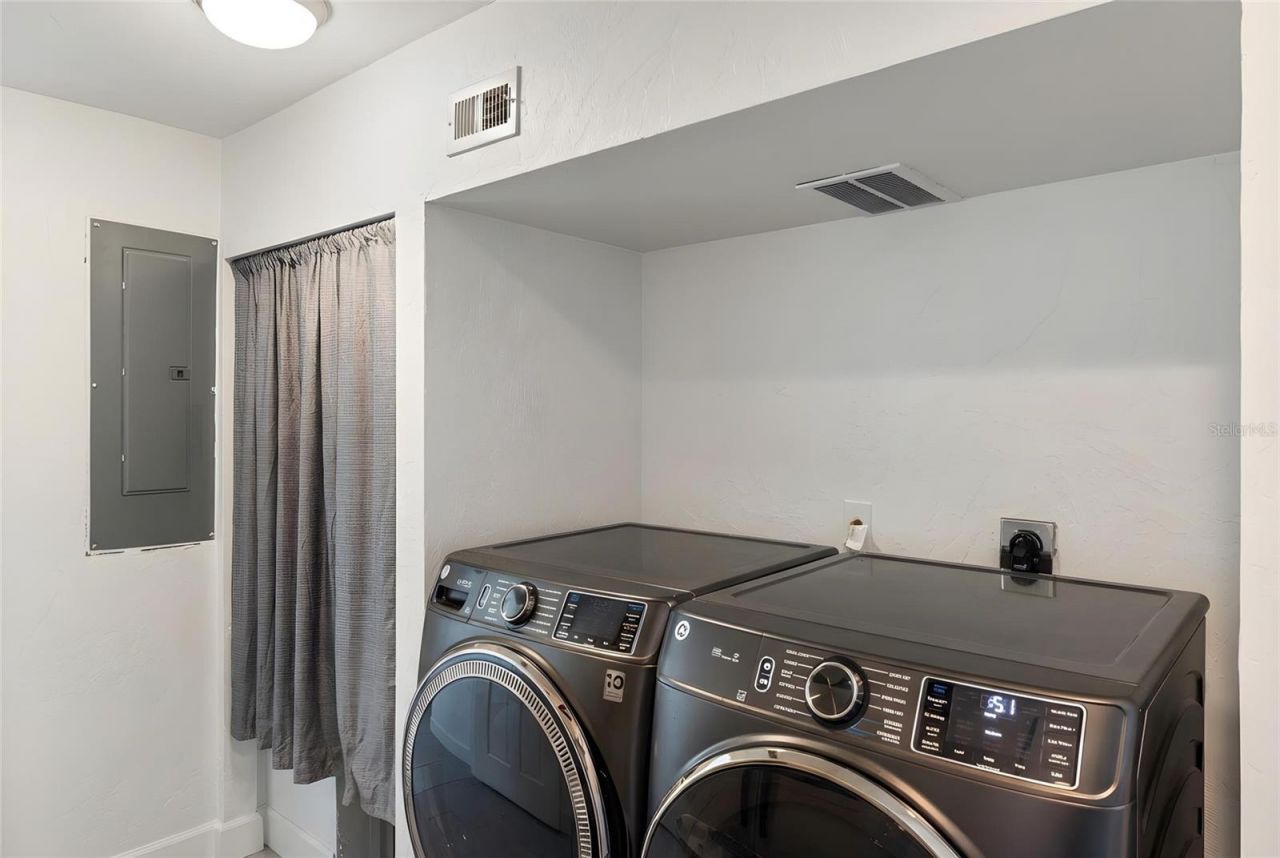 5119 Oxford Drive, Sarasota, FL 34242 Photo