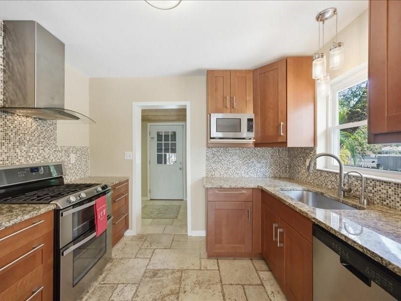 2670 Bayside Drive S, Saint Petersburg, FL 33705 Photo