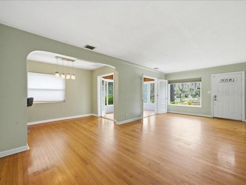 2670 Bayside Drive S, Saint Petersburg, FL 33705 Photo