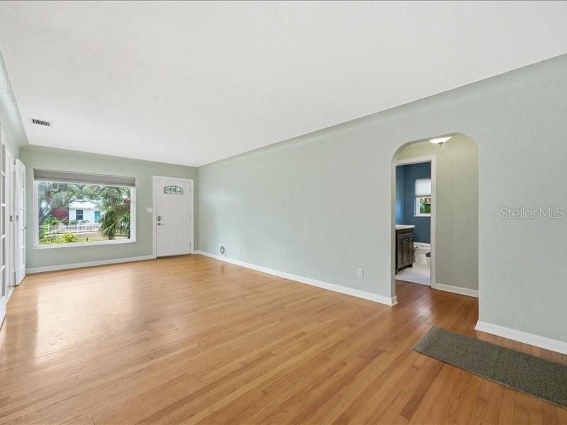 2670 Bayside Drive S, Saint Petersburg, FL 33705 Photo