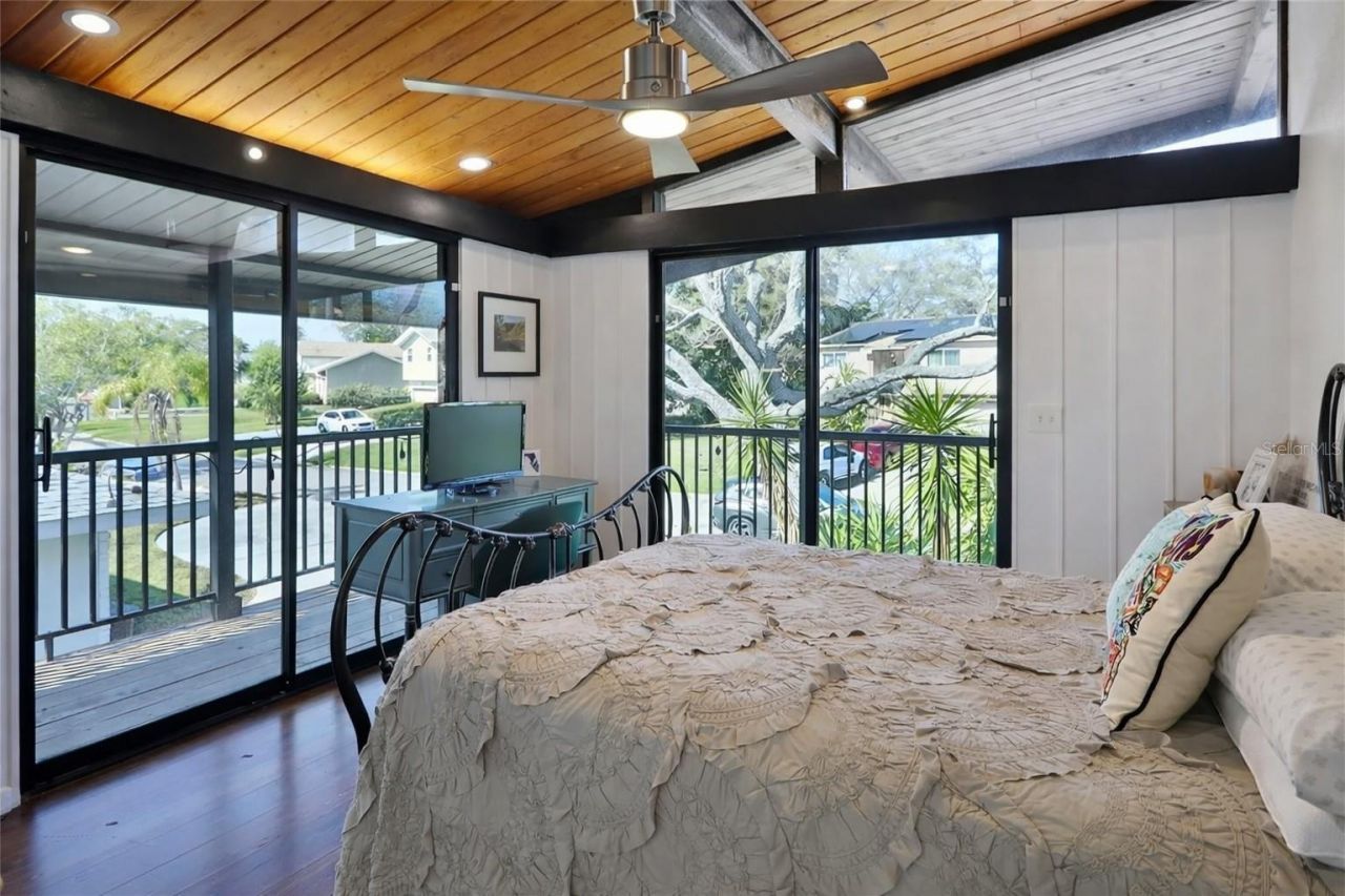 1942 New Hampshire Avenue Ne, Saint Petersburg, FL 33703 Photo