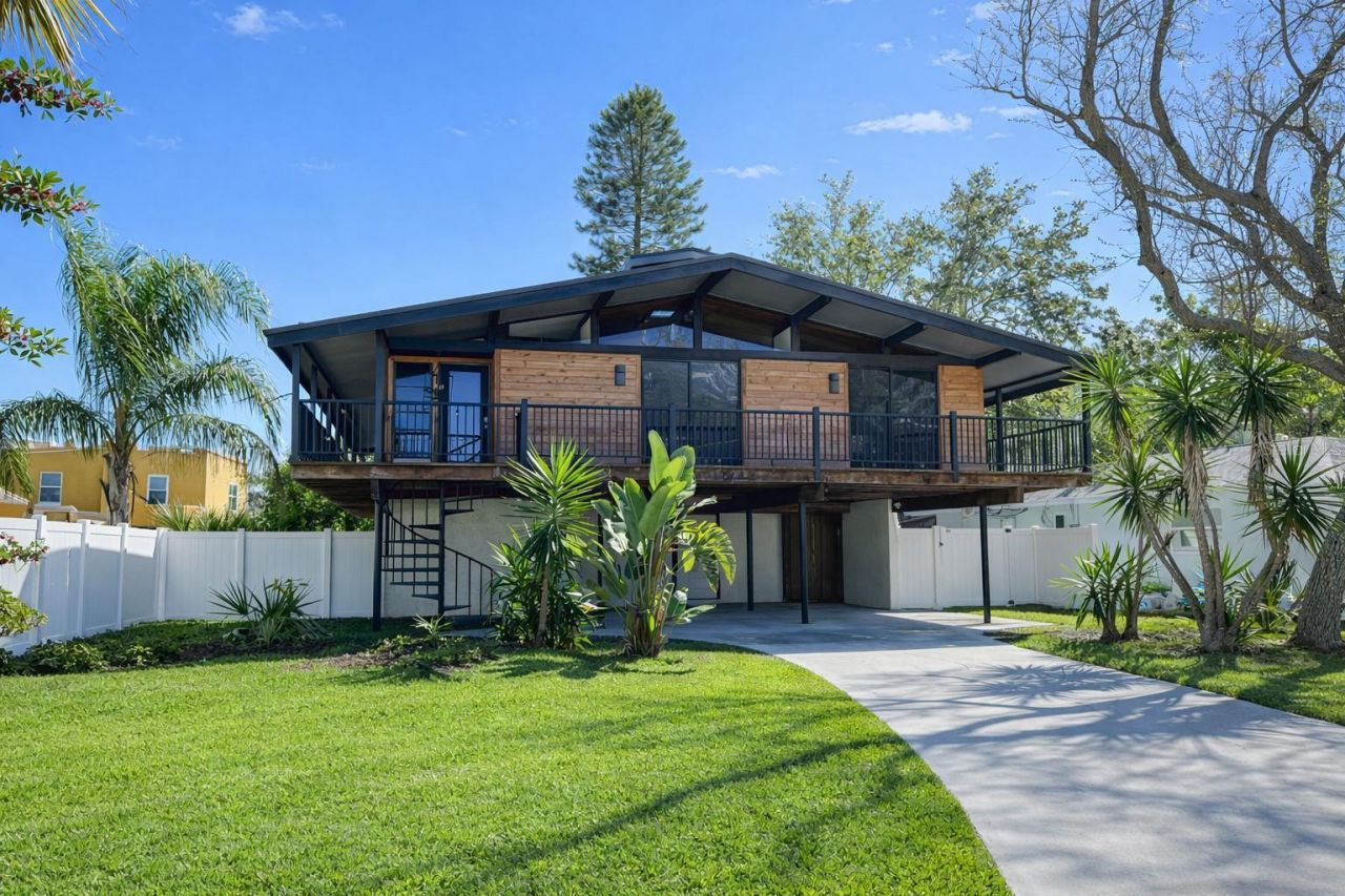 1942 New Hampshire Avenue Ne, Saint Petersburg, FL 33703 Photo