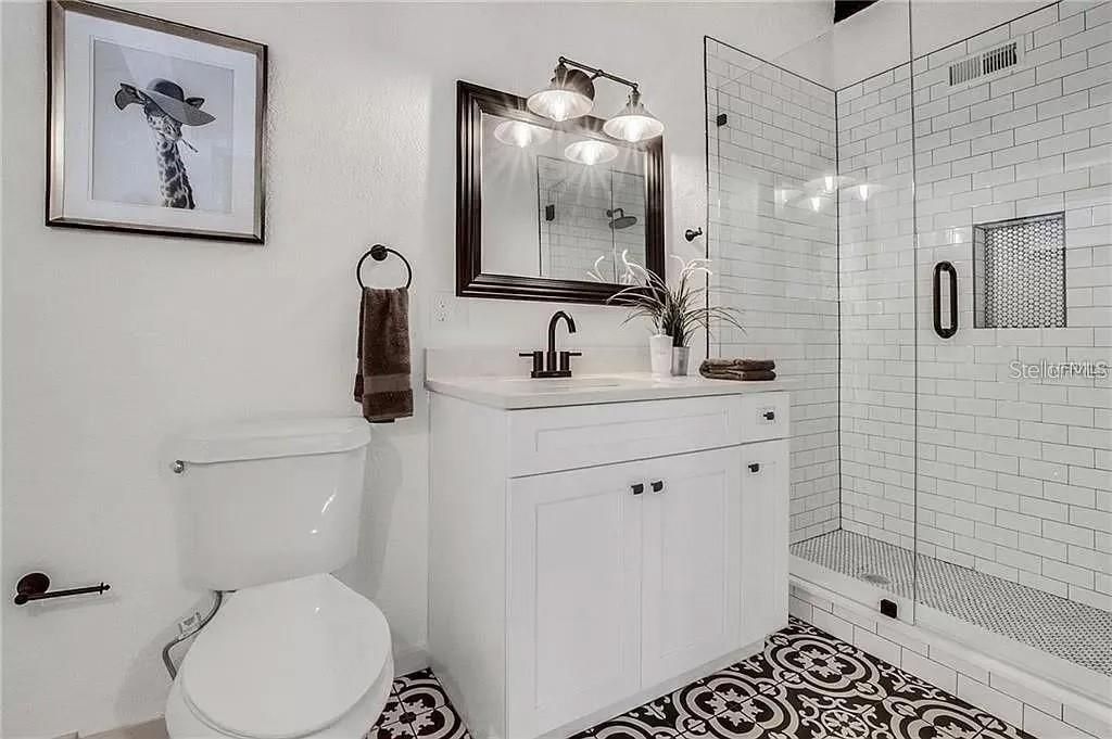 1942 New Hampshire Avenue Ne, Saint Petersburg, FL 33703 Photo