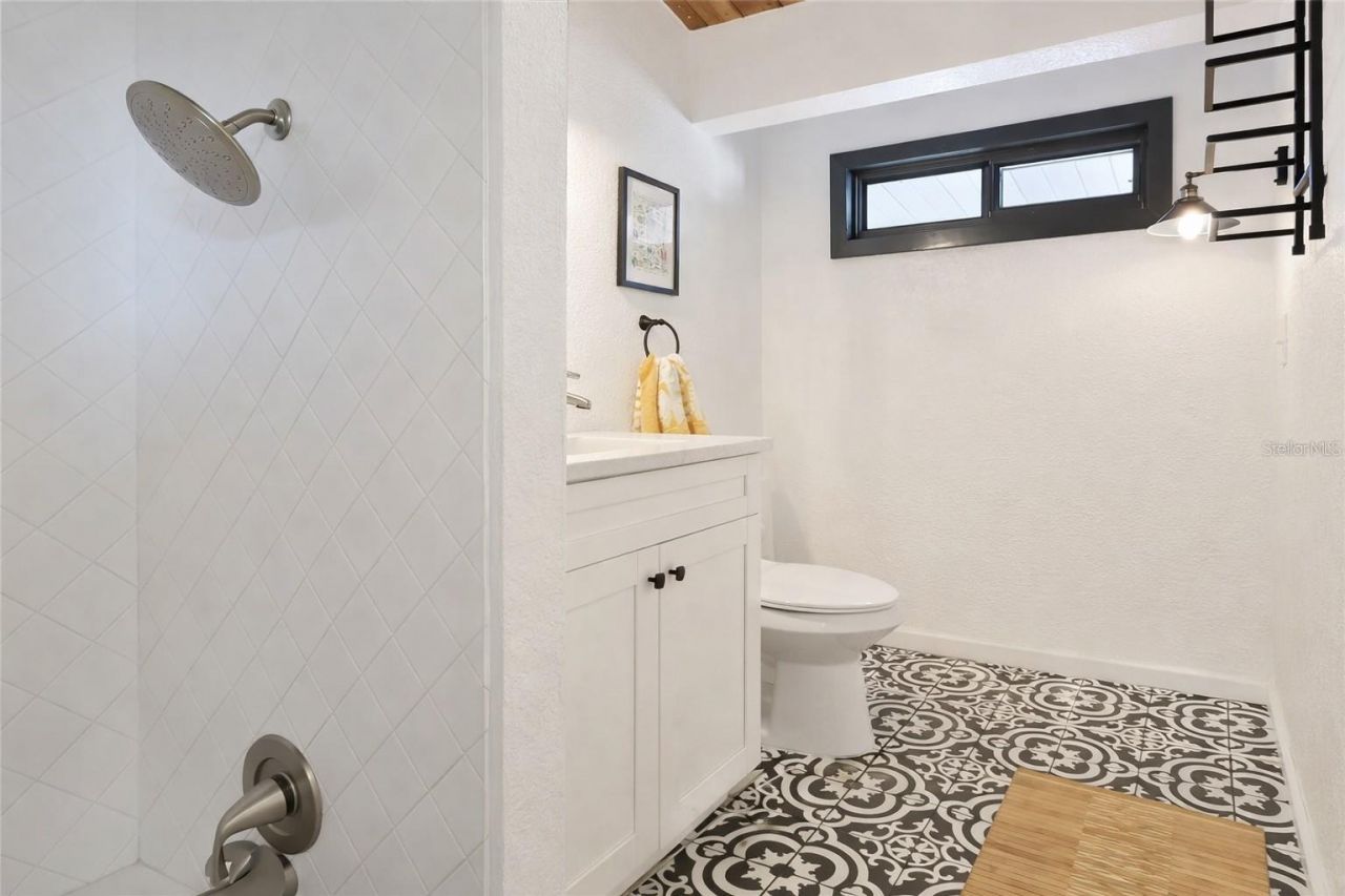 1942 New Hampshire Avenue Ne, Saint Petersburg, FL 33703 Photo