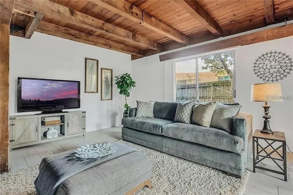 1942 New Hampshire Avenue Ne, Saint Petersburg, FL 33703 Photo