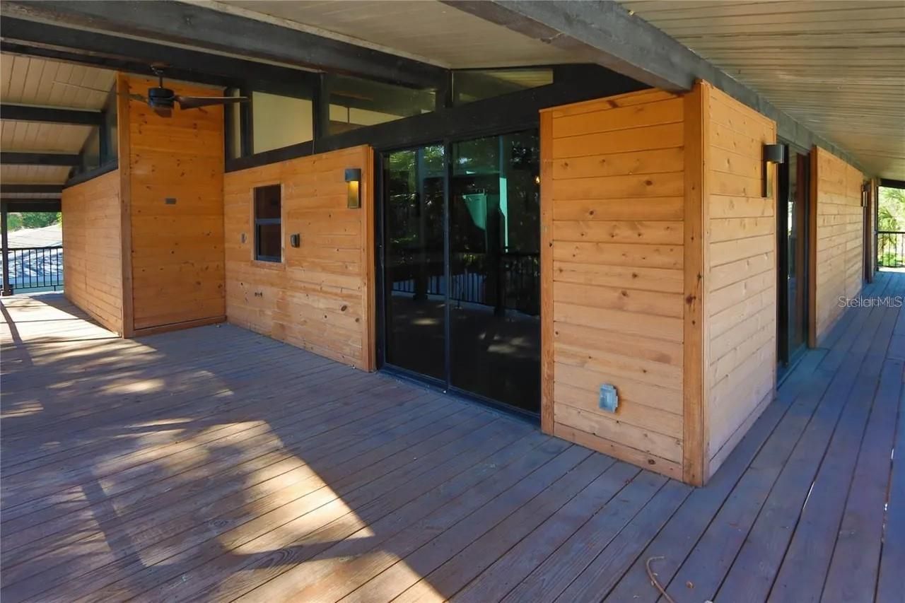 1942 New Hampshire Avenue Ne, Saint Petersburg, FL 33703 Photo