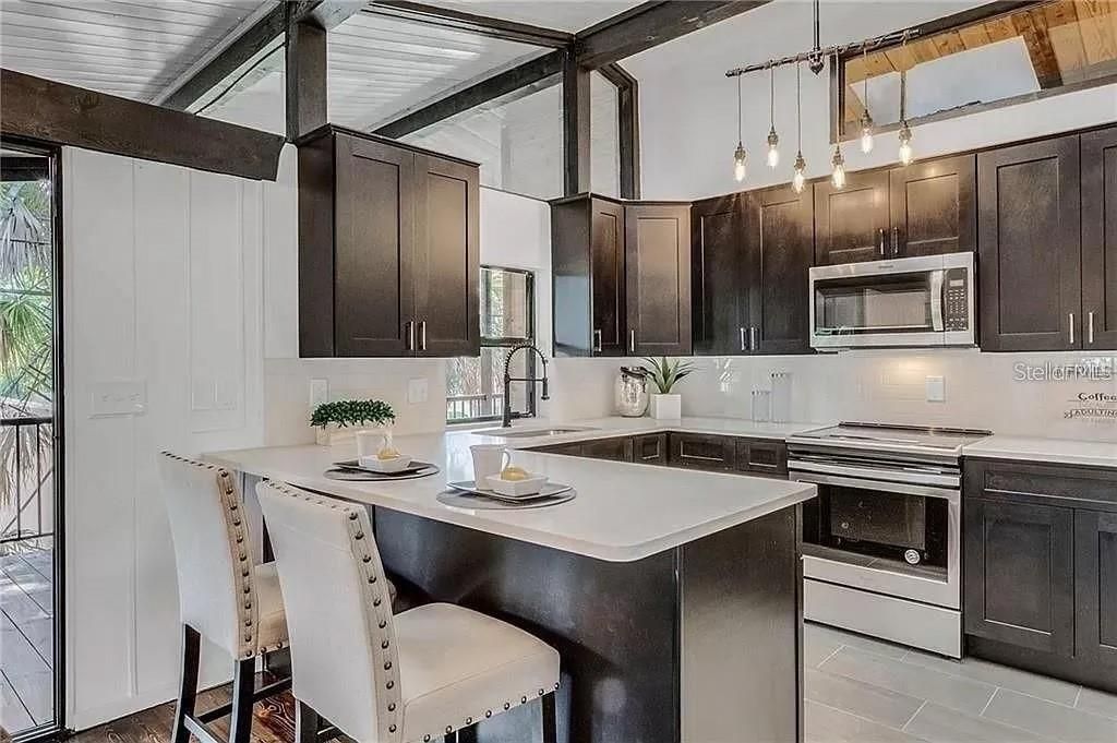 1942 New Hampshire Avenue Ne, Saint Petersburg, FL 33703 Photo