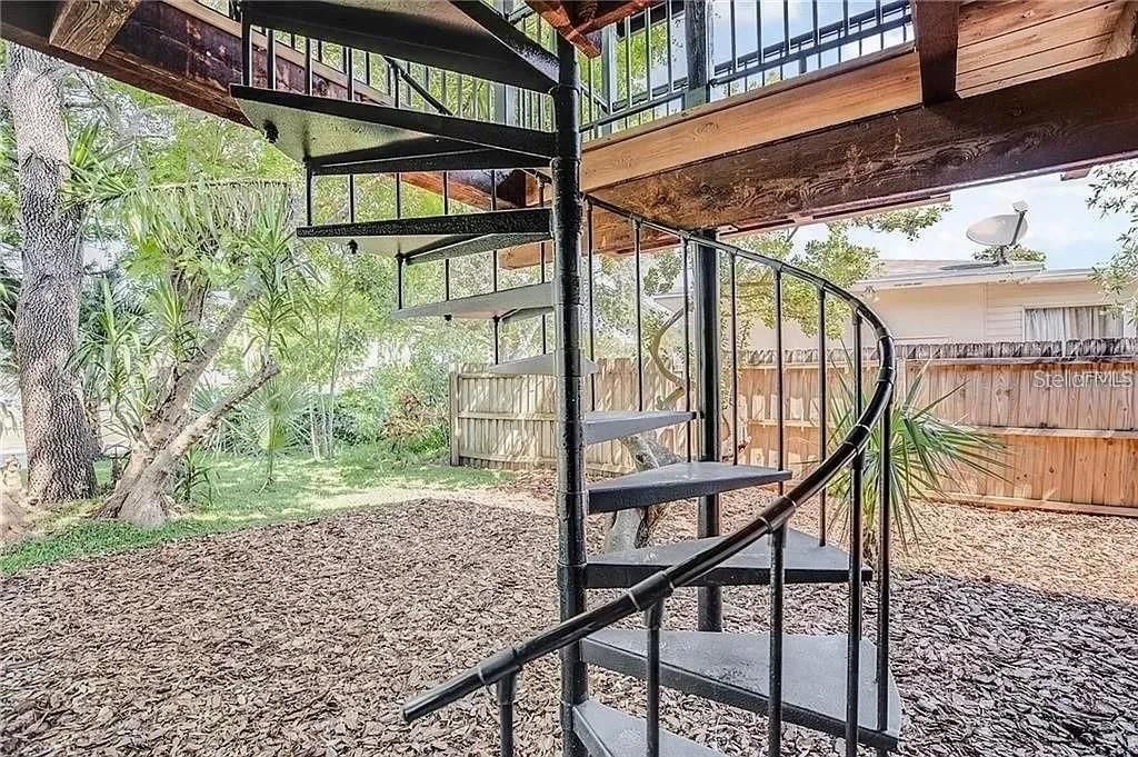 1942 New Hampshire Avenue Ne, Saint Petersburg, FL 33703 Photo