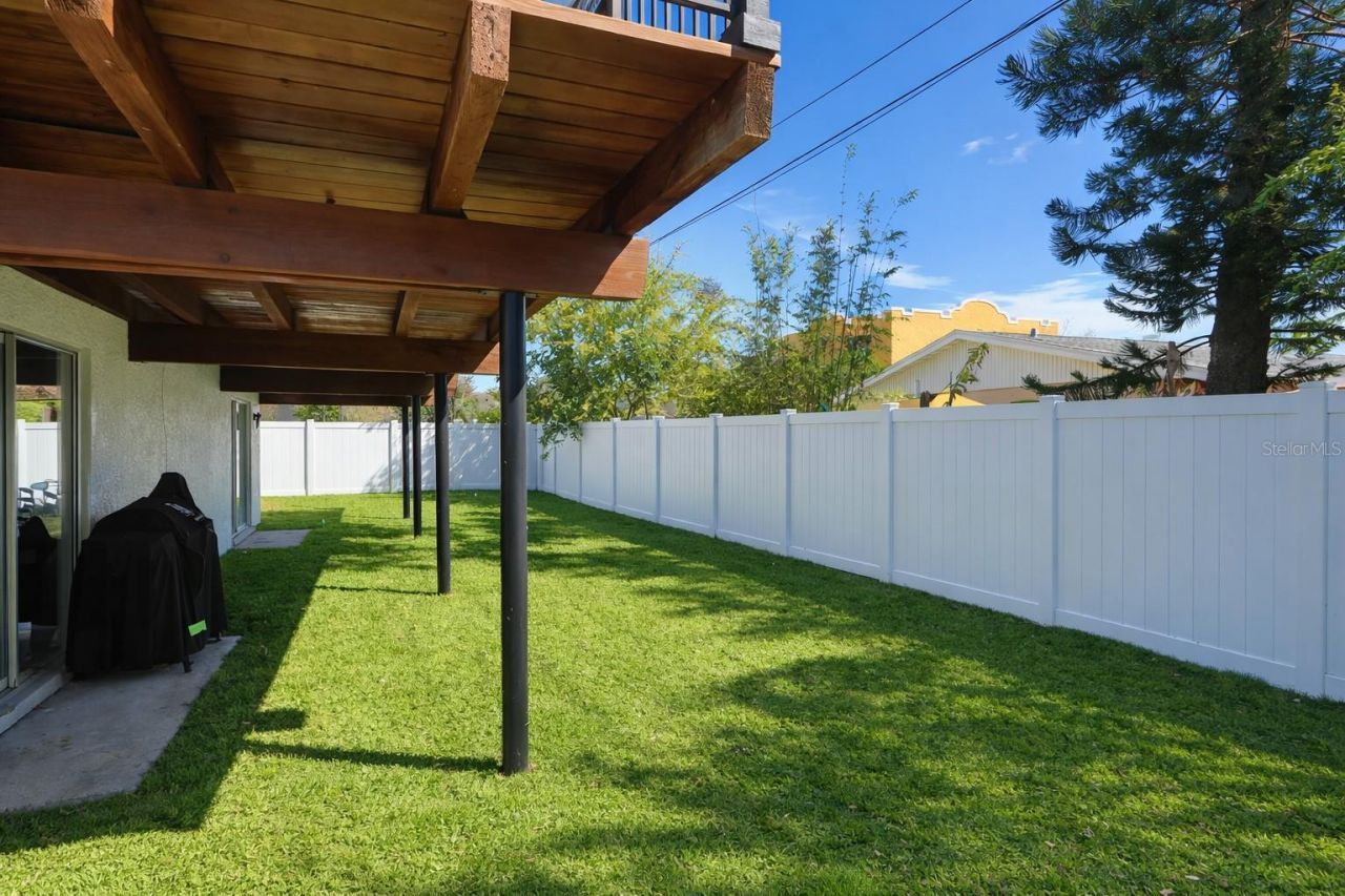 1942 New Hampshire Avenue Ne, Saint Petersburg, FL 33703 Photo