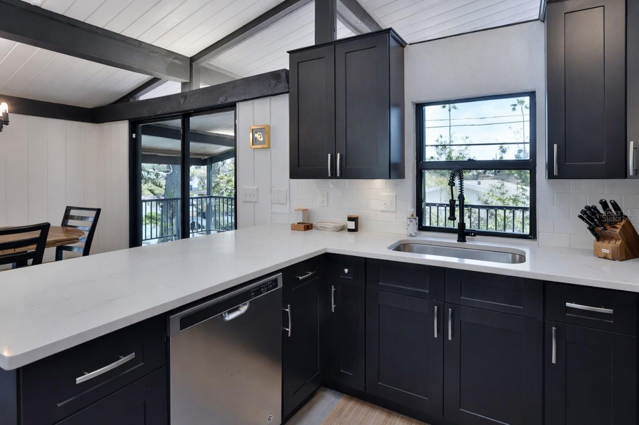 1942 New Hampshire Avenue Ne, Saint Petersburg, FL 33703 Photo