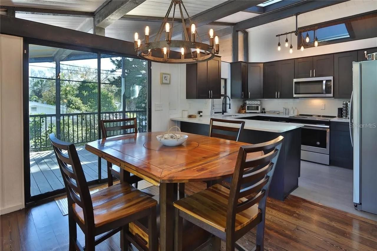 1942 New Hampshire Avenue Ne, Saint Petersburg, FL 33703 Photo