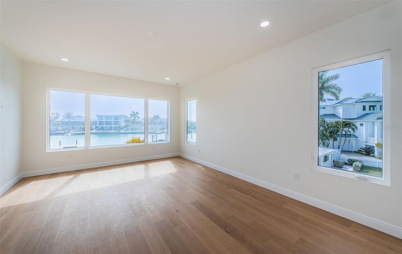 7981 2nd Avenue S, Saint Petersburg, FL 33707 Photo