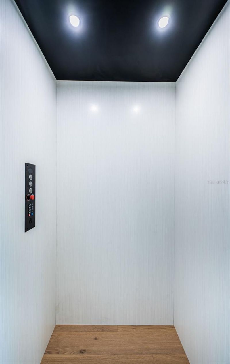 7981 2nd Avenue S, Saint Petersburg, FL 33707 Photo