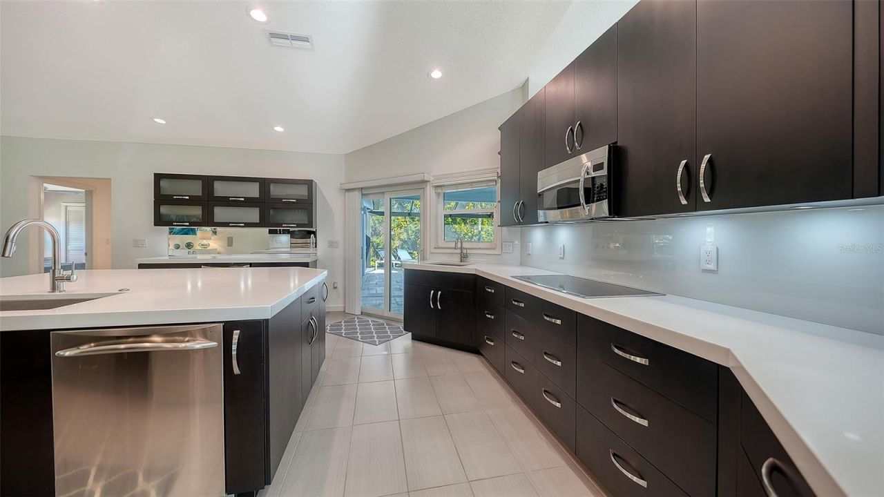 6948 Stetson Street Circle, Sarasota, FL 34243 Photo