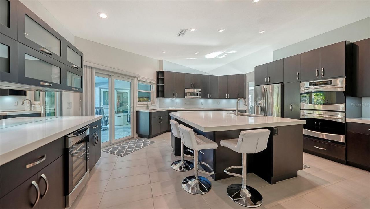 6948 Stetson Street Circle, Sarasota, FL 34243 Photo