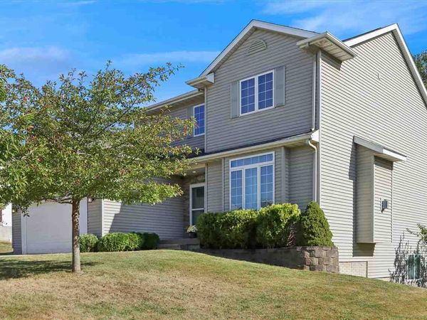 1919 Generry Dr, Coralville, IA 52241