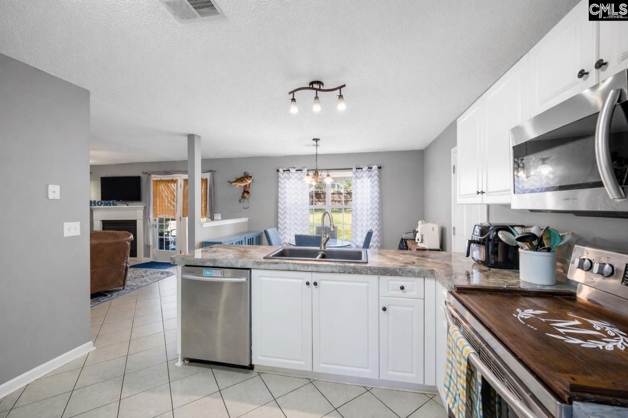 213 Aderley Oak Loop Photo 9