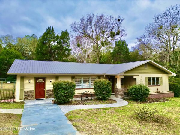 17221 NE 77TH Lane, Hawthorne, FL 32640