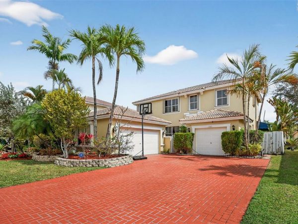 1561 SW 187th Ave, Pembroke Pines, FL 33029