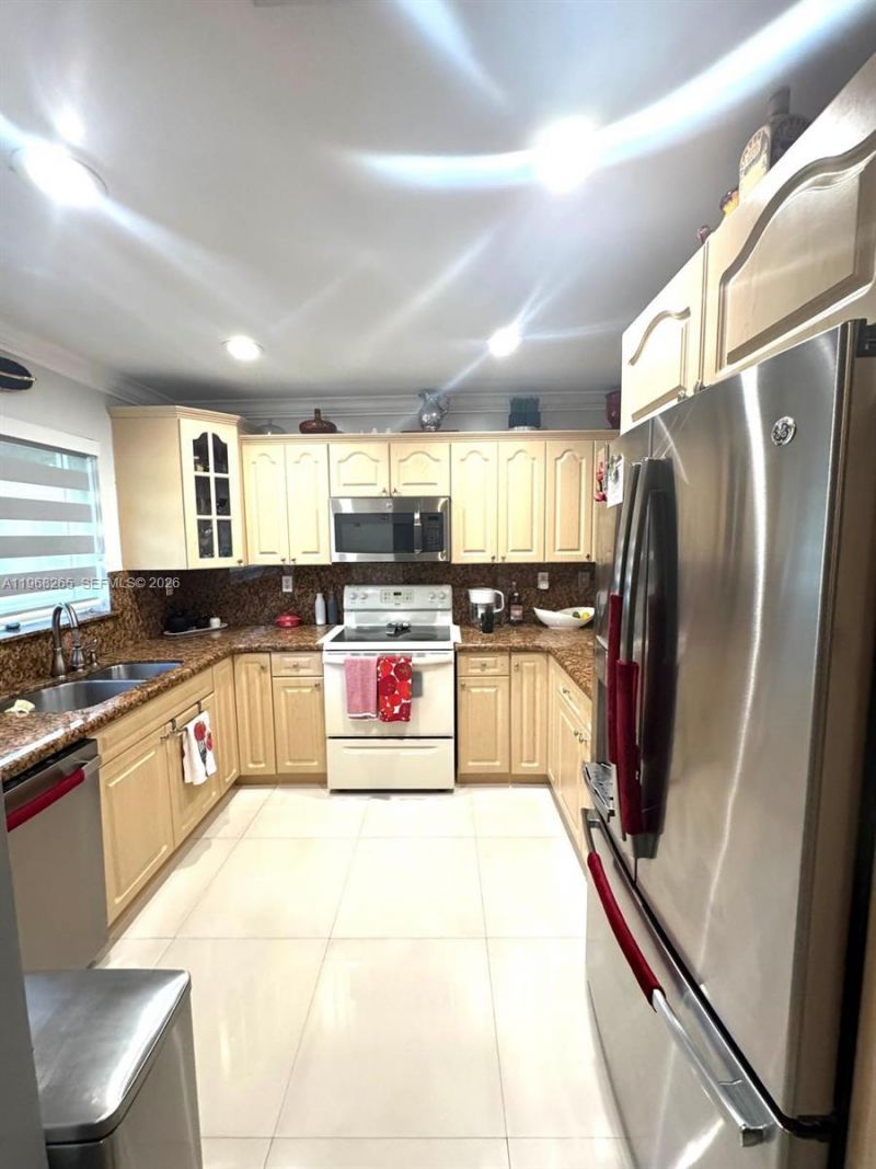 11163 NW 7th St, Unit 204-19, Miami, FL 33172 Photo