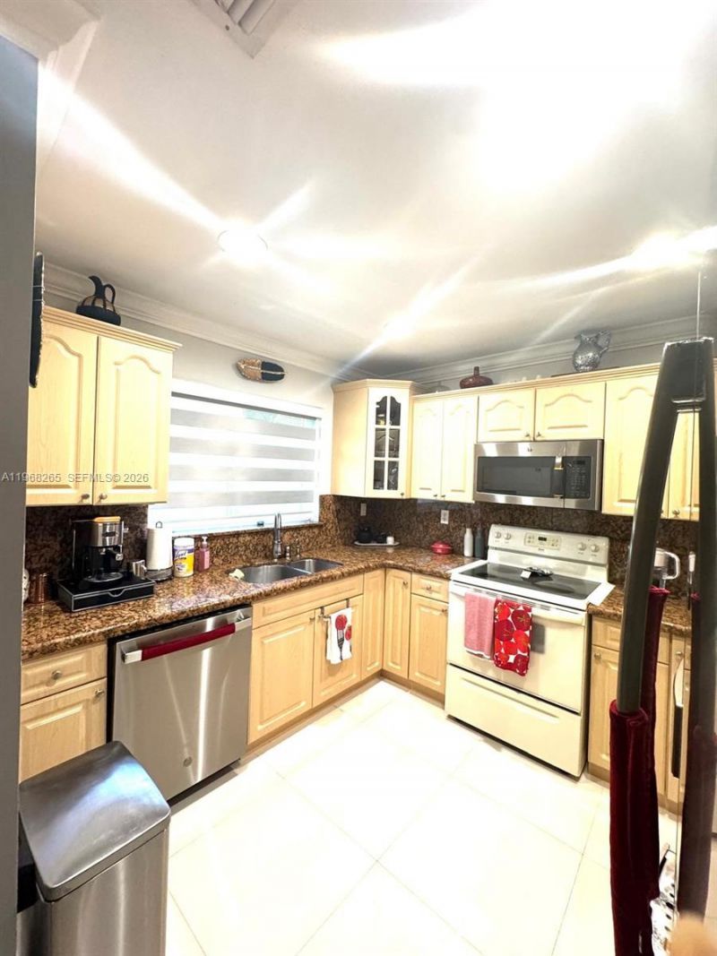 11163 NW 7th St, Unit 204-19, Miami, FL 33172 Photo