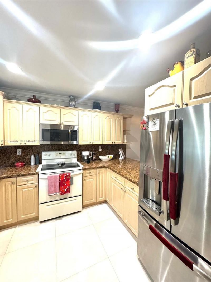 11163 NW 7th St, Unit 204-19, Miami, FL 33172 Photo