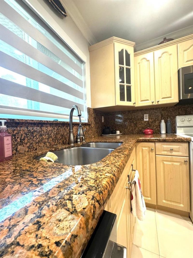 11163 NW 7th St, Unit 204-19, Miami, FL 33172 Photo