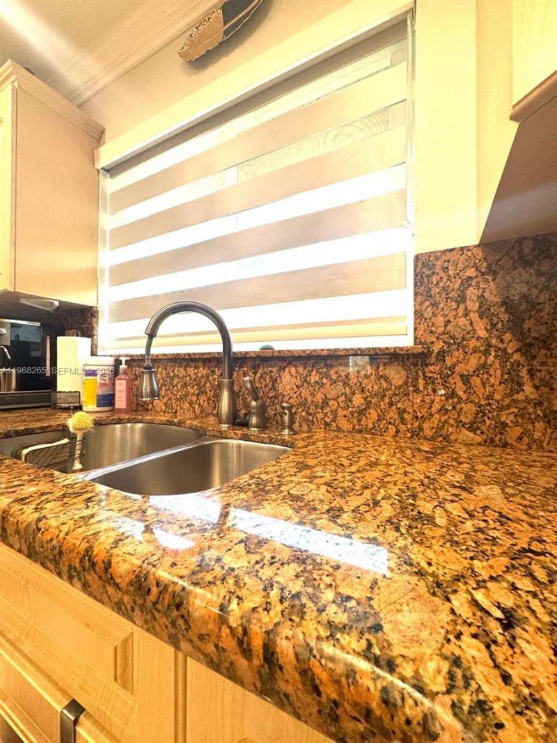 11163 NW 7th St, Unit 204-19, Miami, FL 33172 Photo