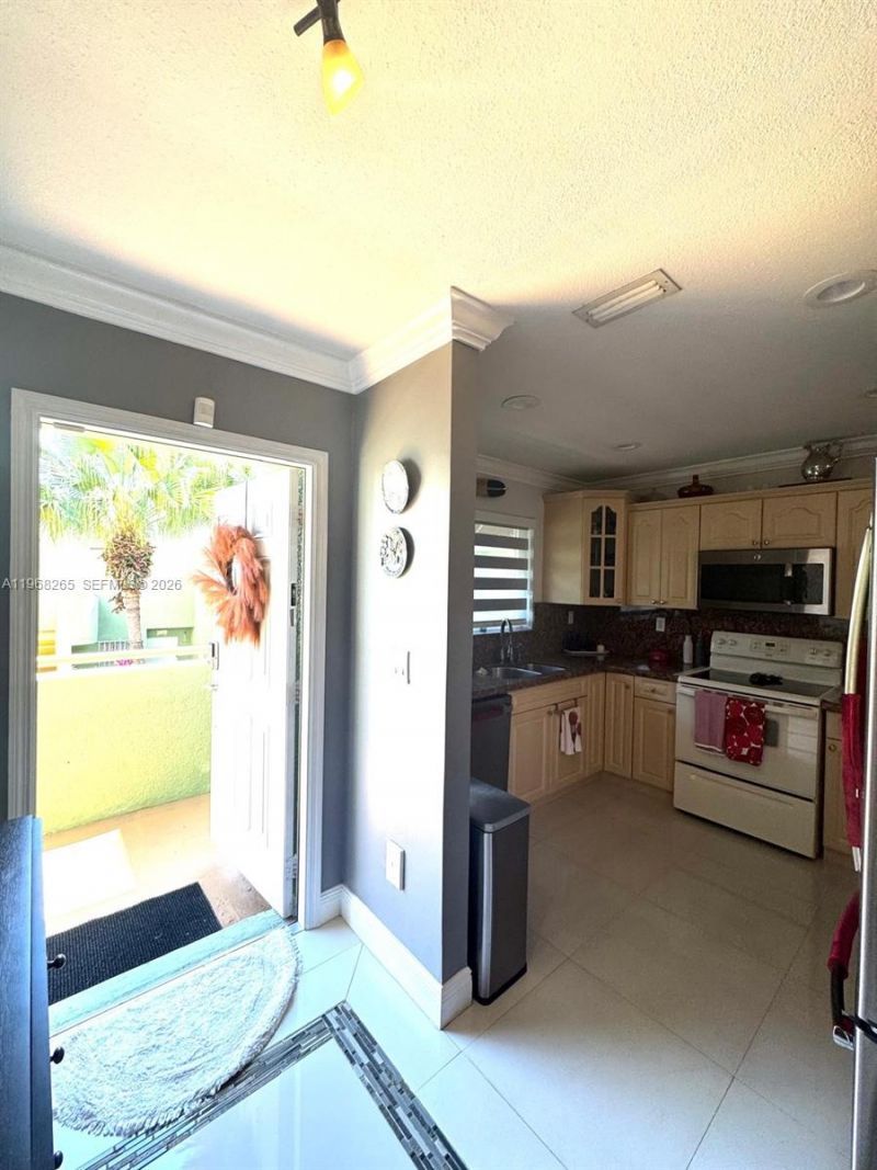 11163 NW 7th St, Unit 204-19, Miami, FL 33172 Photo