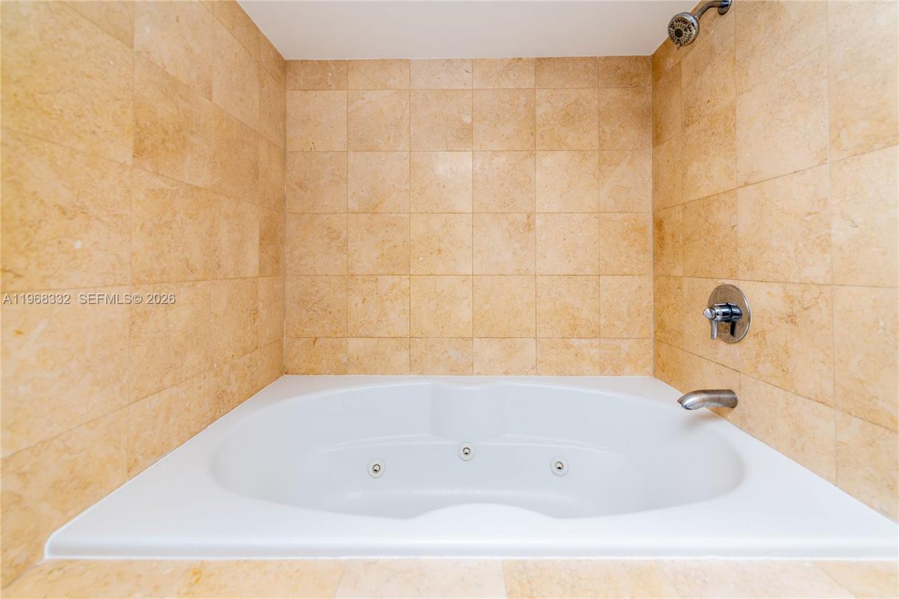 1830 S Ocean Dr, Unit 2907, Hallandale Beach, FL 33009 Photo