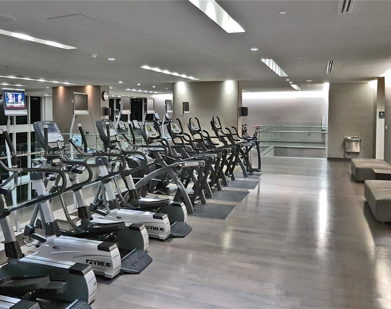 1830 S Ocean Dr, Unit 2907, Hallandale Beach, FL 33009 Photo