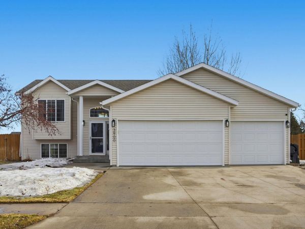 3900 13th Street S, Moorhead, MN 56560