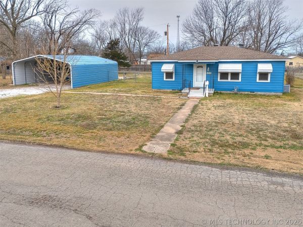 632 S Walnut Street, Nowata, OK 74048
