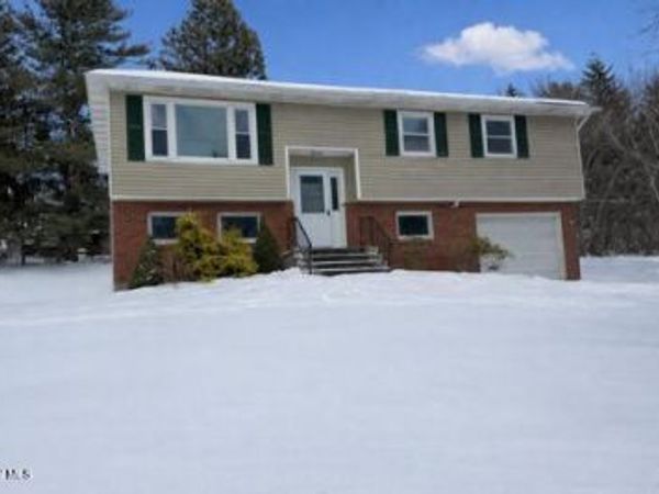 23 Meadowlark Drive, Latham, NY 12110