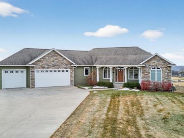 17176 Hilltop Lane SE, Chatfield, MN 55923