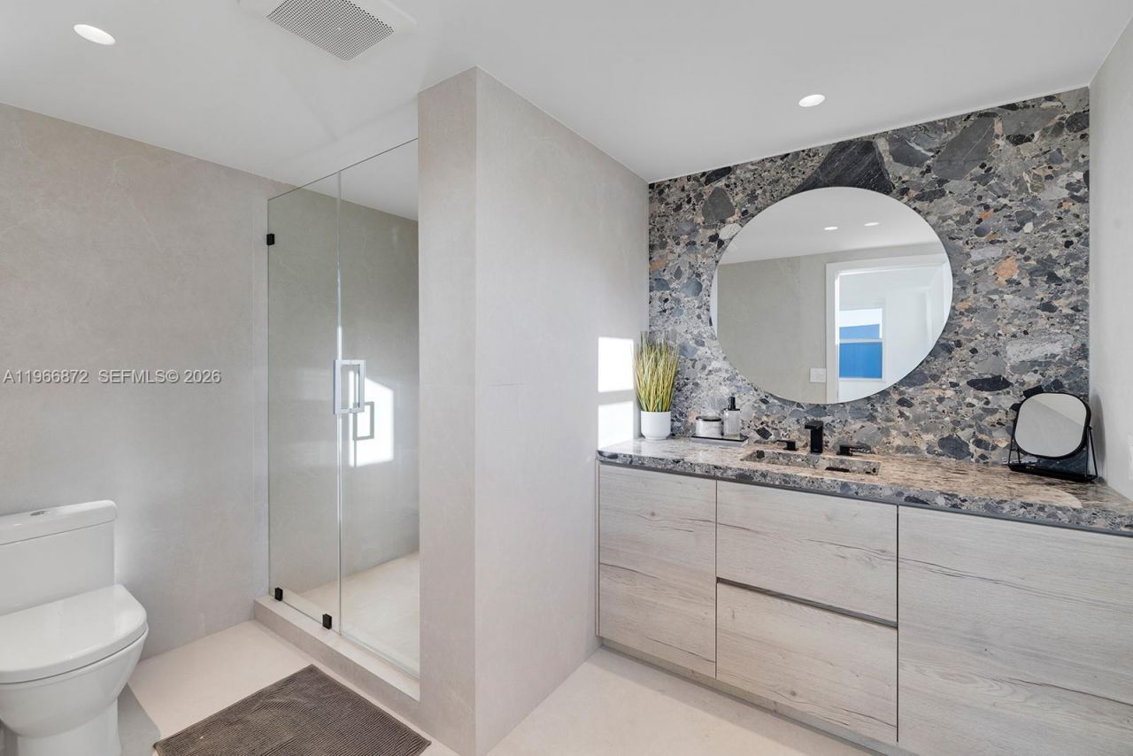 9111 E Bay Harbor Dr , Unit PH-D, Bay Harbor Islands, FL 33154 Photo