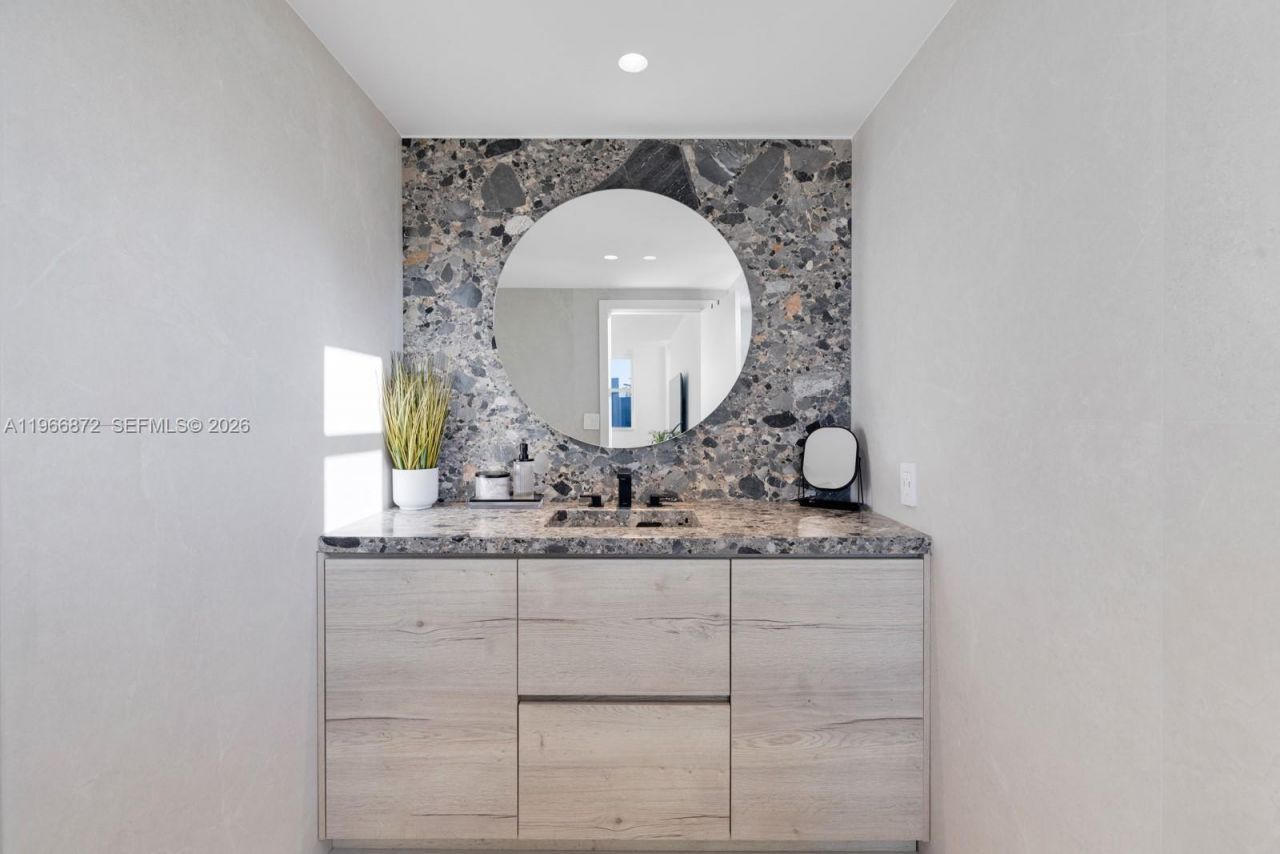 9111 E Bay Harbor Dr , Unit PH-D, Bay Harbor Islands, FL 33154 Photo