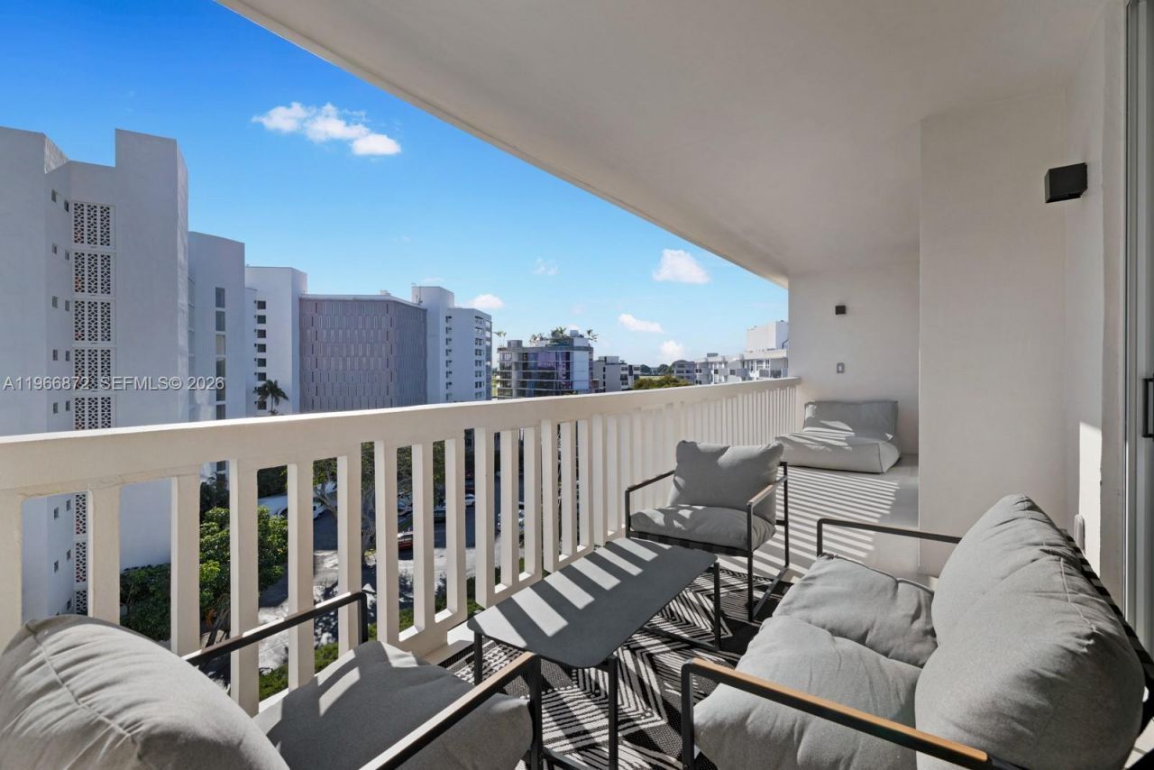 9111 E Bay Harbor Dr , Unit PH-D, Bay Harbor Islands, FL 33154 Photo