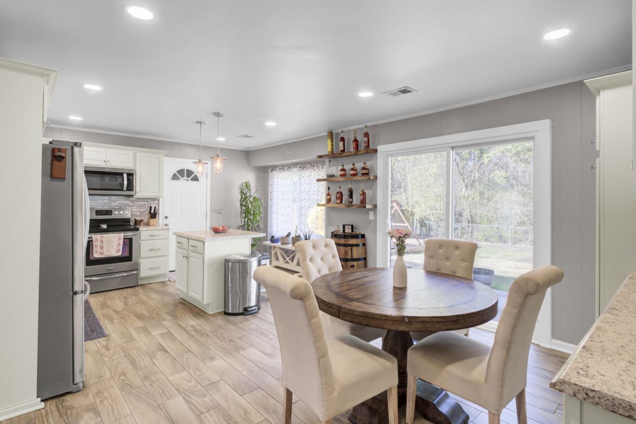 100 Catherine Street Photo 12