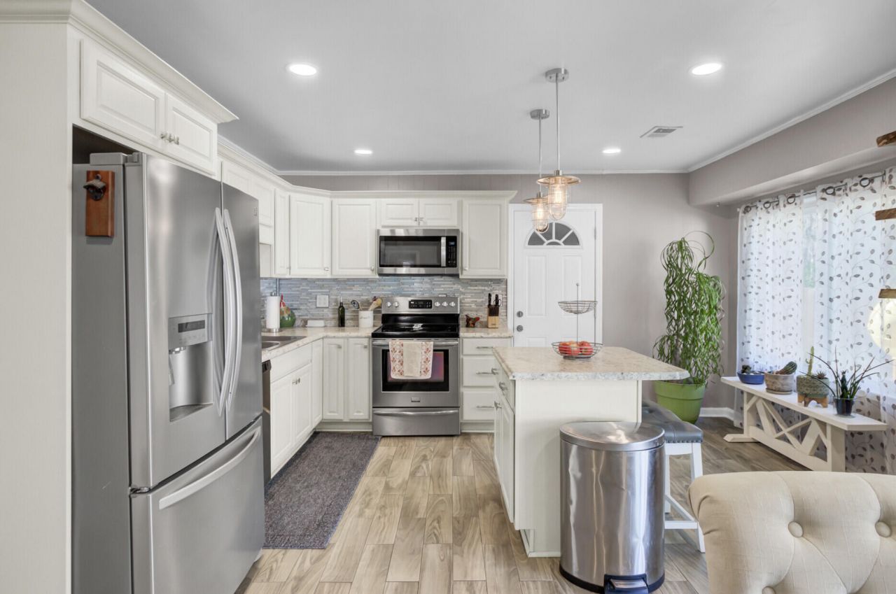 100 Catherine Street Photo 13