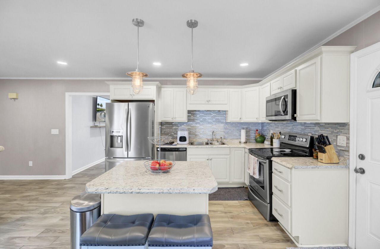 100 Catherine Street Photo 15