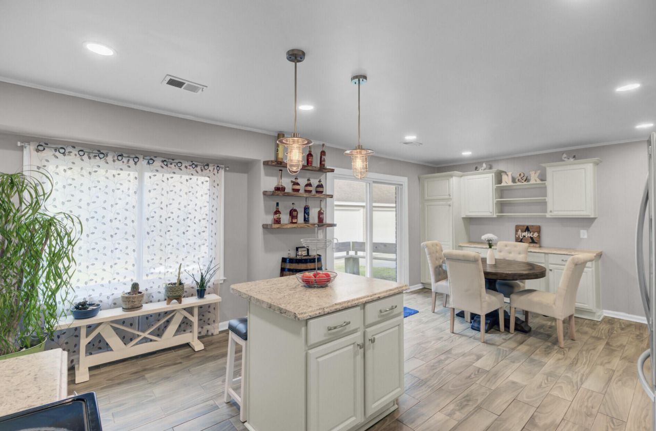 100 Catherine Street Photo 17