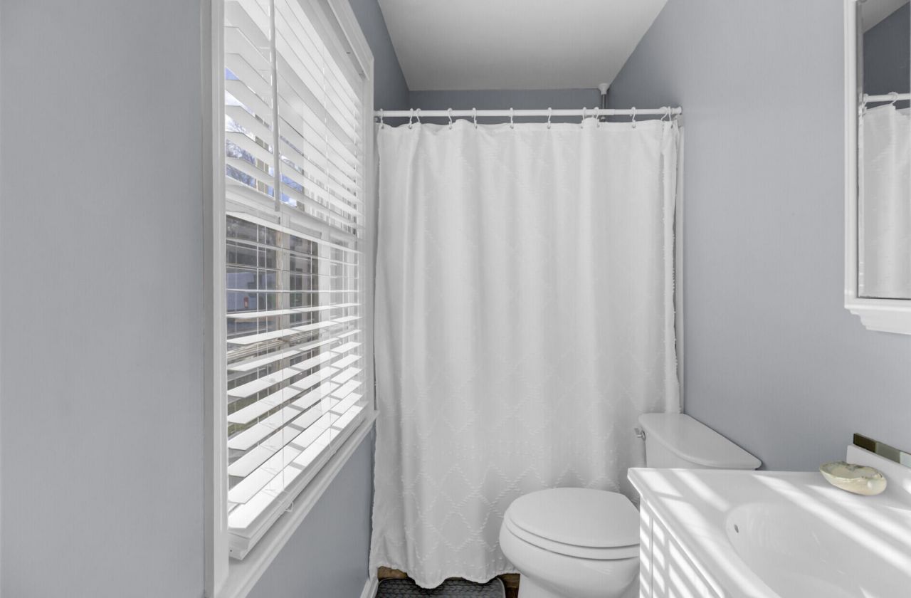 100 Catherine Street Photo 21