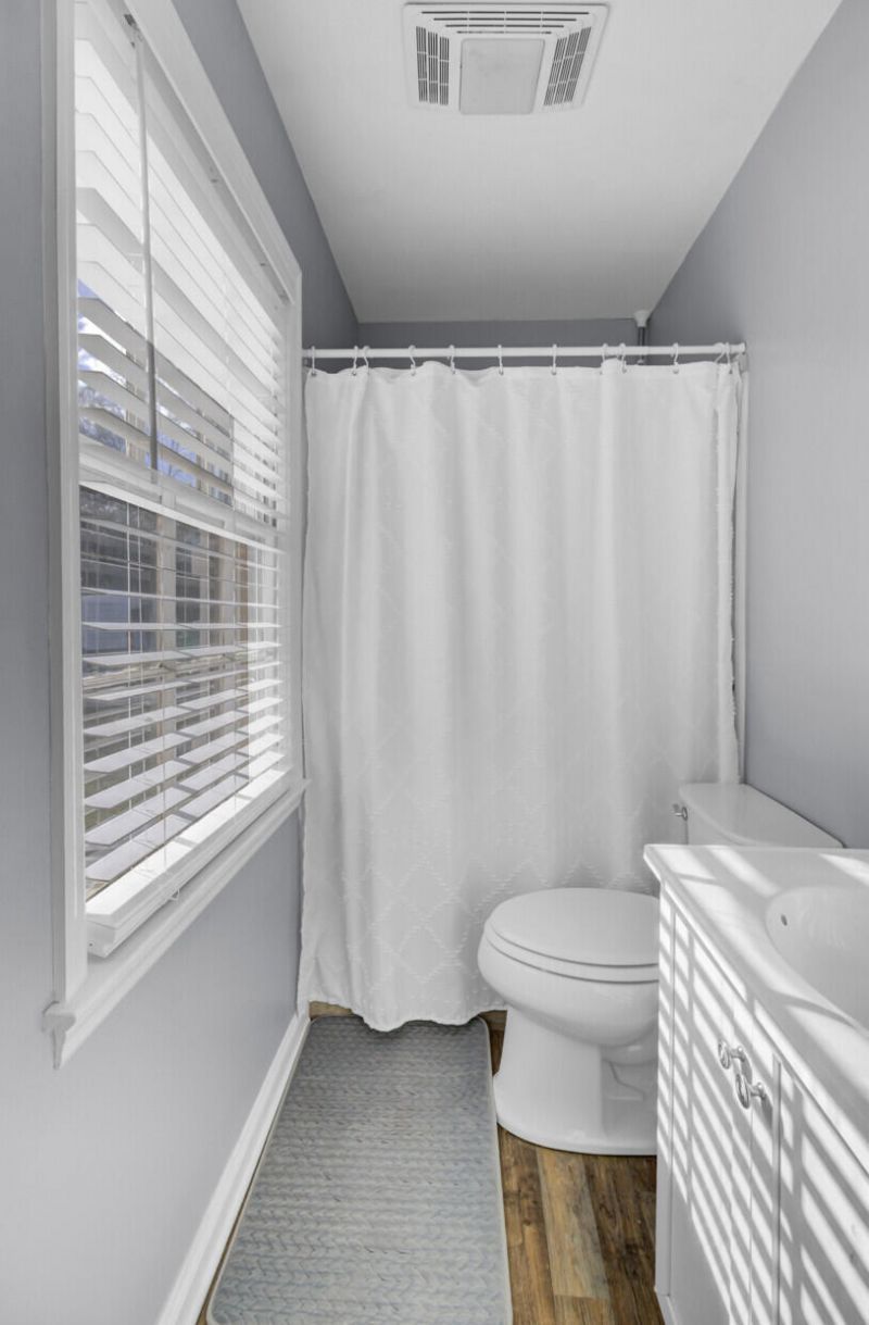 100 Catherine Street Photo 23