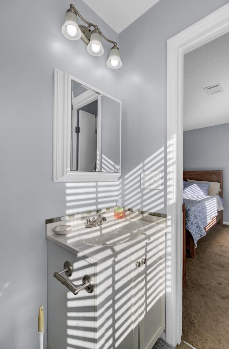 100 Catherine Street Photo 24