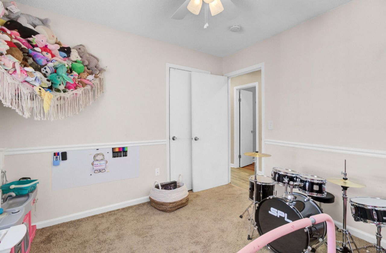 100 Catherine Street Photo 28