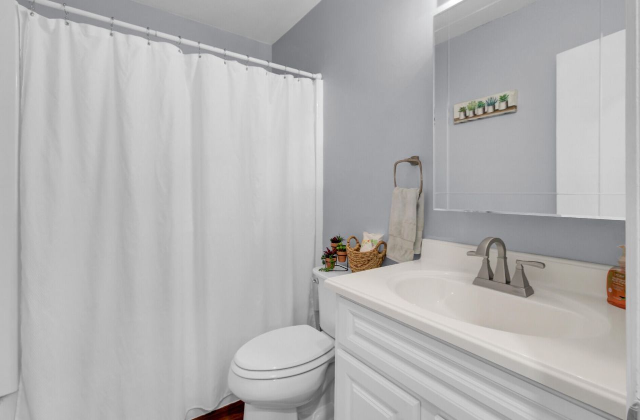 100 Catherine Street Photo 29