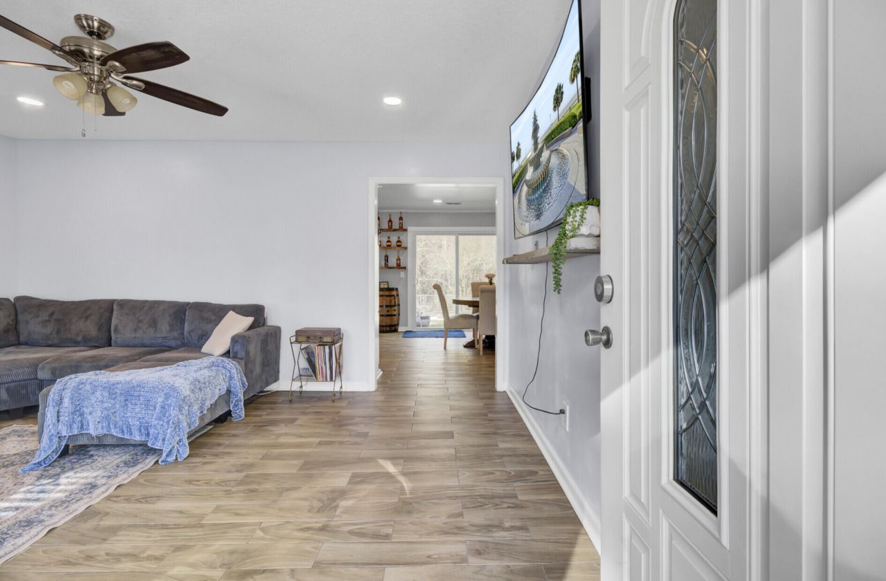 100 Catherine Street Photo 5