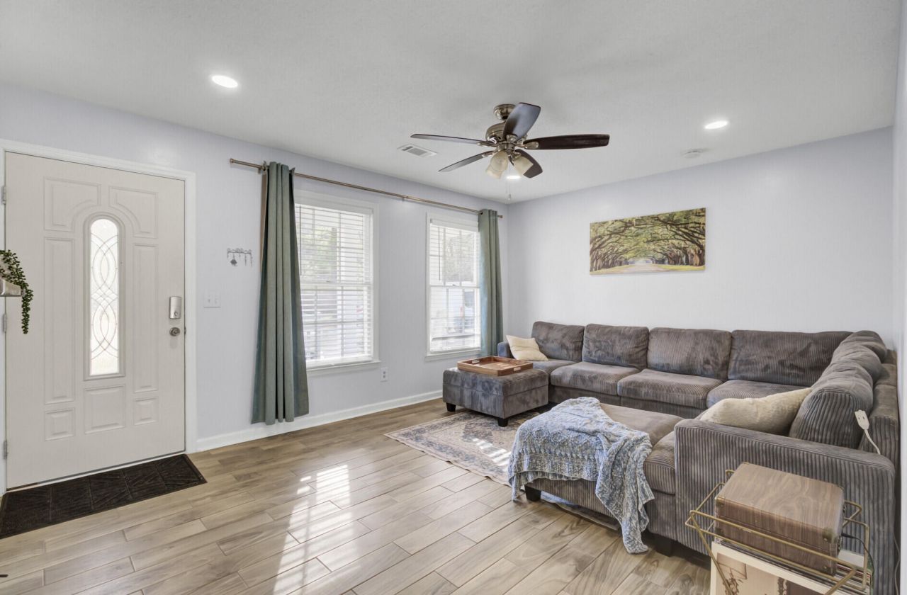 100 Catherine Street Photo 7