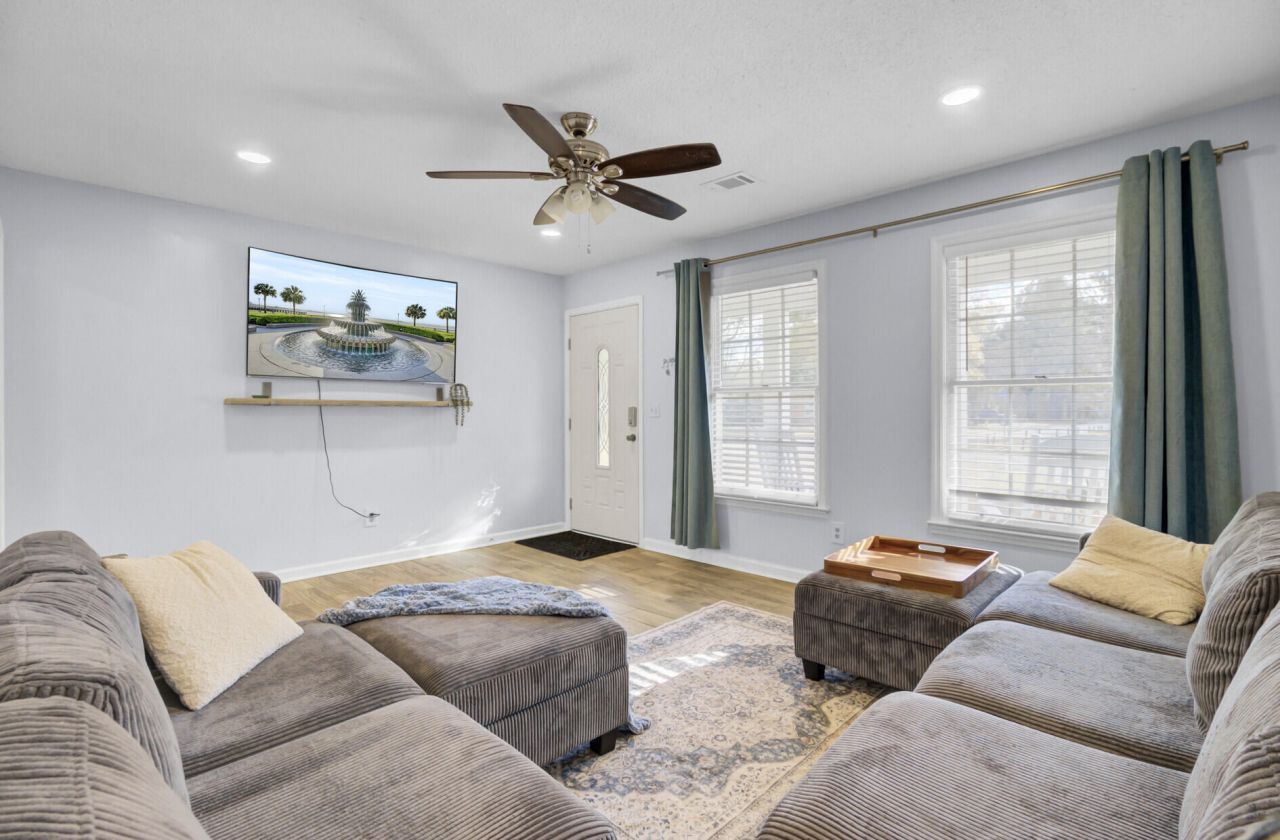 100 Catherine Street Photo 8